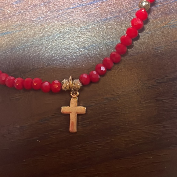 Red necklace with gold cross. - Picture 2 of 2
